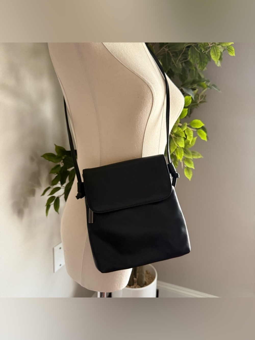 Vintage 80’s Giani Bernini Black Leather Crossbody Bag